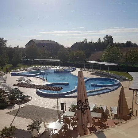 Wellness Relax W Spa, Pool & Ac דירה *