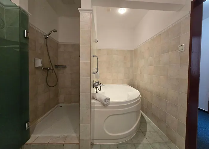 Apartment Wellness Relax W Spa, Pool & Ac